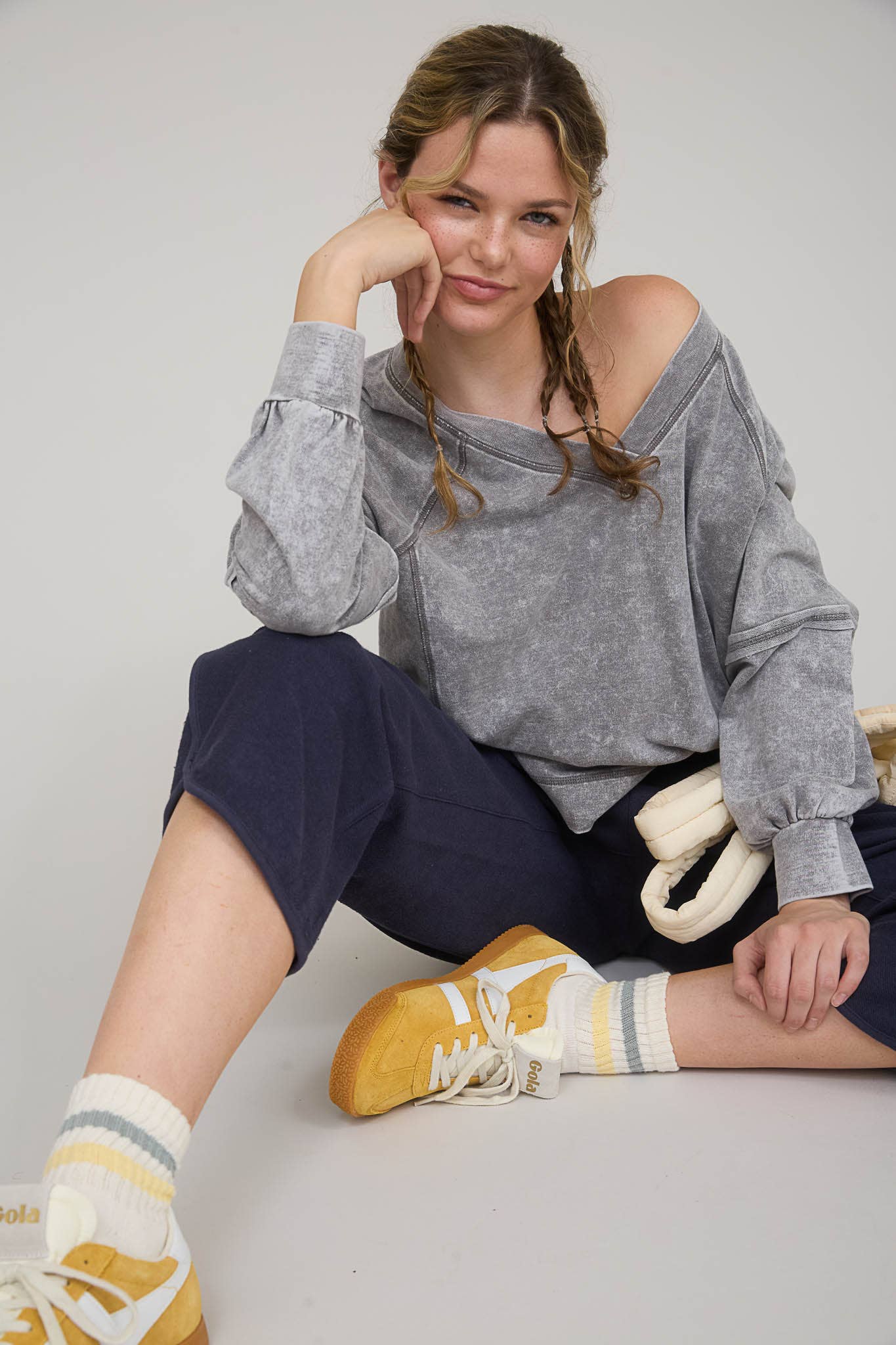 WASHED V NECK EXPOSED SEAM LONG SLEEVE KNIT TOP